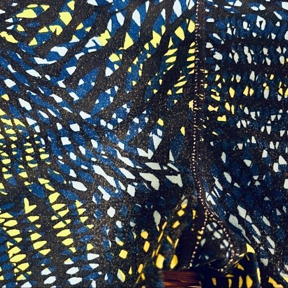 Fabletics set of 2 (two) blue yellow black 18 inch capri athletic leggings pants - Picture 6 of 9